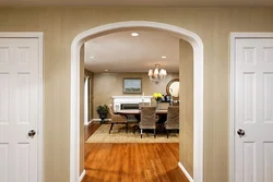 What kind of arches are there in the apartment photo