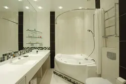 Kichik Hammomda Burchakli Vanna Va Lavabo Bilan Hammom Dizayni