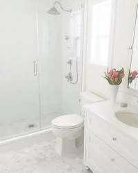 White bathtub design in Khrushchev