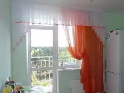 Balkonga oshxona eshigi uchun pardalar
