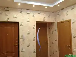 What wallpaper to put in a small hallway photo