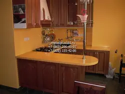 Шағын ас үй фотосуреті үшін бар есептегіш үстелі