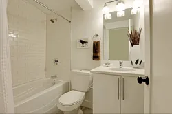 Шағын ванна бөлмесінің фотосуреті
