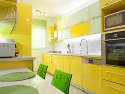 Sariq fotosuratda oshxonaning ichki qismi