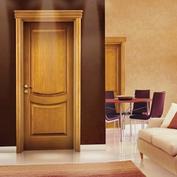 Көп пәтерлі үйлердің есіктерінің фотосы