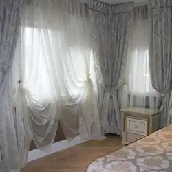 Жатын бөлмесінің терезелеріндегі тюль фотосы
