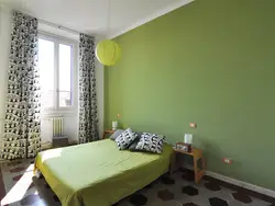 Yotoqxonadagi fotosuratda yashil fon rasmi uchun pardalar