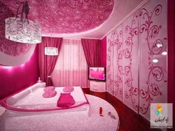 Pink wallpaper in the bedroom interior