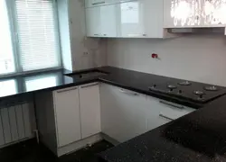 Подоконник на маленькой кухне фото