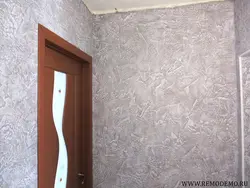 Декоративная штукатурка короед в прихожей фото