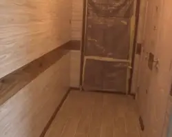 Decorating the walls in the corridor and hallway with laminate photo