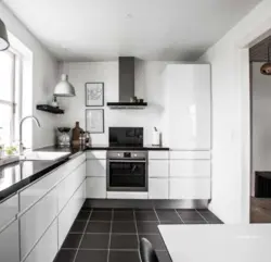 Small black and white kitchen design photo