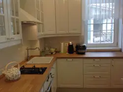 Дизайн Кухни С Окном В Рабочей Зоне