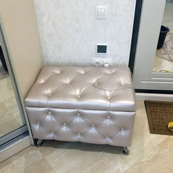 Koridorun daxili fotoşəkilində puflar