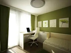 Balkon dizayni bilan uzun yotoq xonasi