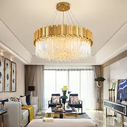 Müasir salon interyerində kristal çilçıraq