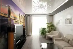 20 kvadrat metrlik dizayn uchun yashash xonasi fotosuratida to'xtatilgan shiftlar