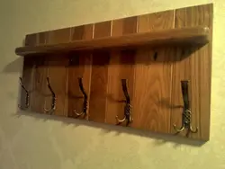Ағаштан жасалған дәліздің фотосуретіне арналған DIY ағаш ілгіш
