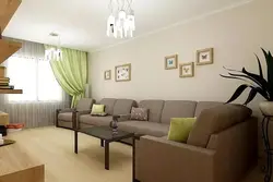 Qonaq otağının interyerində bej divan