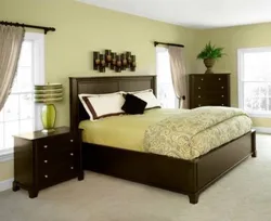 What wallpaper to choose for a bedroom with brown furniture photo