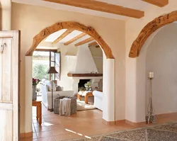 Decorative arch in the interior of the apartment