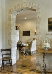 Decorative arch in the interior of the apartment