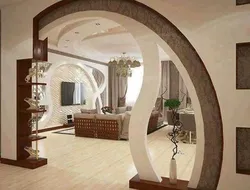 Design of a hall with an arch in an apartment