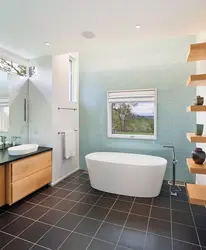 Bathtub design with accent wall