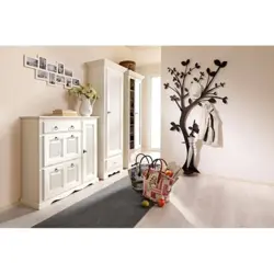How to decorate a wall in the hallway photo