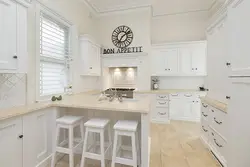 Ağ mebel fotoşəkili olan mətbəx divarları