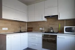 Белый дуб столешница в интерьере кухни