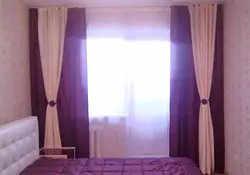Müasir üslubda fotoşəkildə yataq otağı üçün gözəl pərdələr