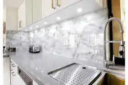Mərmər Backsplash Ilə Mətbəx Dizaynı