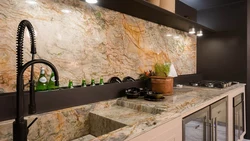 Mərmər Backsplash Ilə Mətbəx Dizaynı