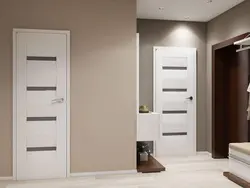 Дизайн гостиной со светлыми дверями