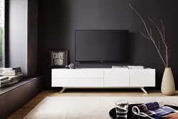 Yashash xonasining ichki qismidagi televizor stend