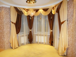 Curtains in the bay window in the living room modern photos