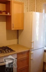 Kitchen 5 meters design photo with geyser and refrigerator