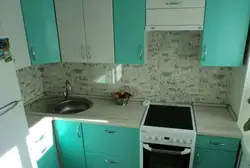 Кухня 5 метраў дызайн фота з газавай калонкай і халадзільнікам