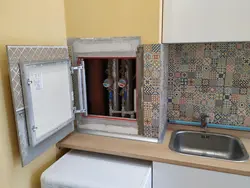 Не спрятанный газовый счетчик на кухне фото