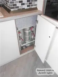 Не схаваны газавы лічыльнік на кухні фота