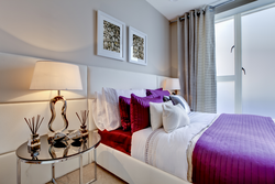 Accent wallpaper in the bedroom photo