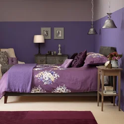 Combination of purple color in the bedroom interior