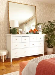 Chest of drawers in the bedroom photo in the interior