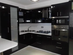 Black and white built-in kitchen photo