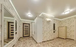 Фото вариантов натяжных потолков в прихожей