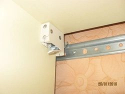 How to hang a kitchen in an apartment photo