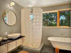 Bathroom design with tray and curtain