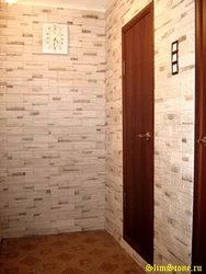 Koridorun içərisində foto divar panelləri