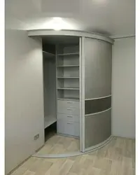 Интерьер угловой гардеробной